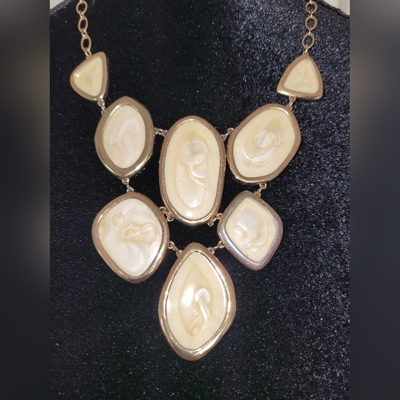 Stella & Dot Fiona Bib Necklace - Picture 3 of 9